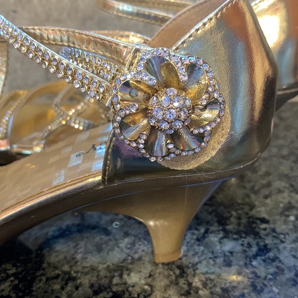“Gold” & “Diamond” size 8-1/2 Excellent Condition Heeled Sandals Party Shoes - Picture 9 of 11